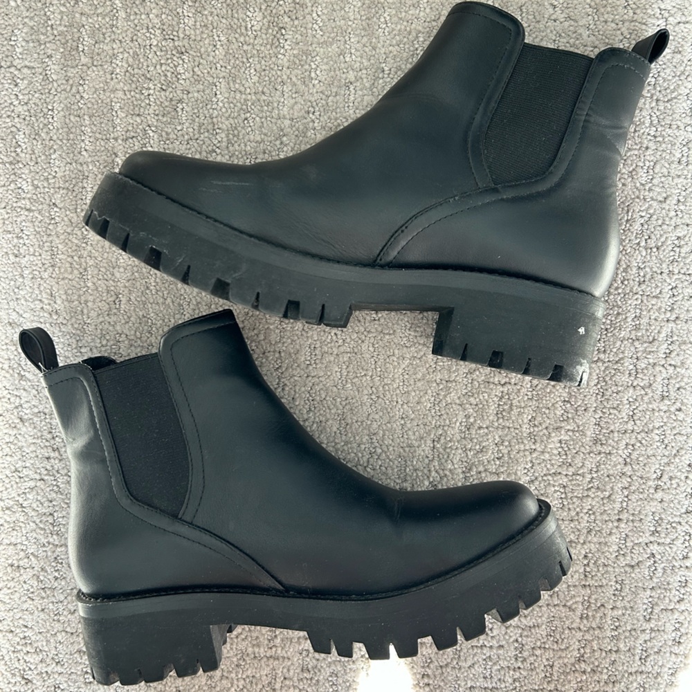Steve Madden Black Chelsea Boots 8.5